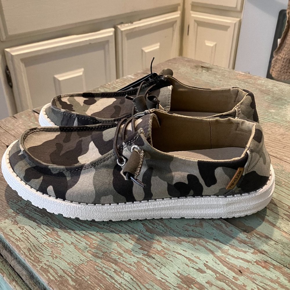 NWT Hey Dude Wendy Camo Print - Women's Size 8